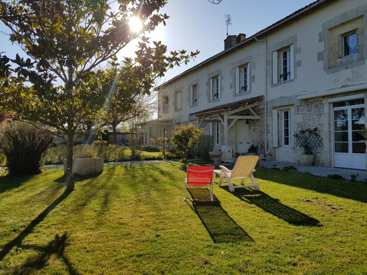 Domaine De Pelouaille - Chambre D'Hotes Saint-Jean-d'Angely Exterior photo